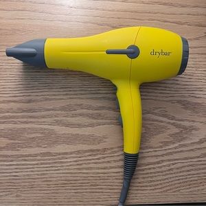 Blow Dryer Buttercup by Dry Bar for a perfect blowout